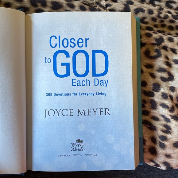 Book. - Picture 4 of 4